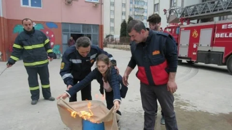 Öğrencilerden Gerçeğini Aratmayan Yangın Tatbikatı