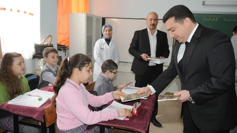 Başkan Bakıcı'dan Öğrencilere Çanakkale Kitabı