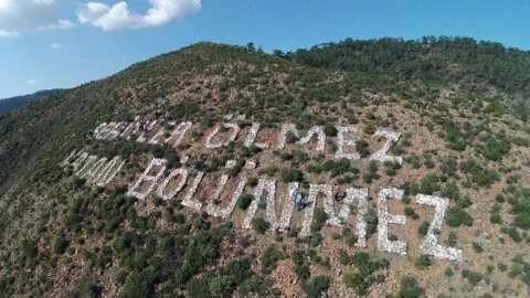 ''şehitler Ölmez Vatan Bölünmez'' Yazısını Yenileyip Türk Bayrağı Açtılar