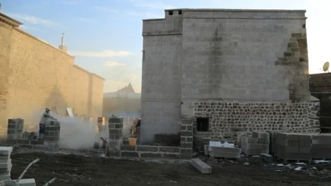 Sırçalı Kümbet İle Gavremoğlu Konağı Aslına Uygun Olarak Onarılacak