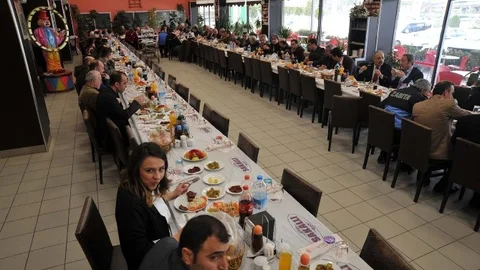 Orhangazi Belediyesi'nden Şehit Ve Gazi Yakınlarına Yemek