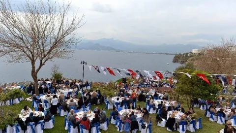 Muratpaşa Belediyesi 600 Yaşlıyı Yemekte Buluşturdu