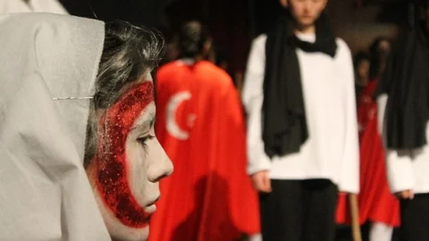 Liselilerden Duygulandıran Oratoryo