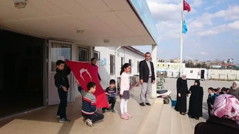 Suriyeli Öğrenciler Çanakkale Şehitlerini Unutmadı