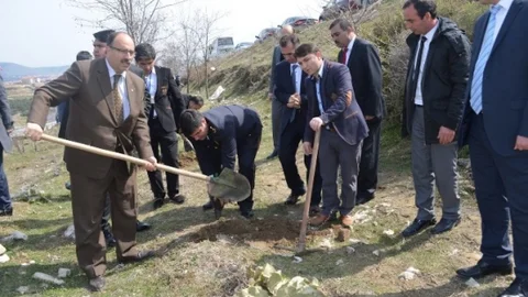 Çanakkale Zaferi'nin 100. Yılında 253 Fidan Toprakla Buluştu