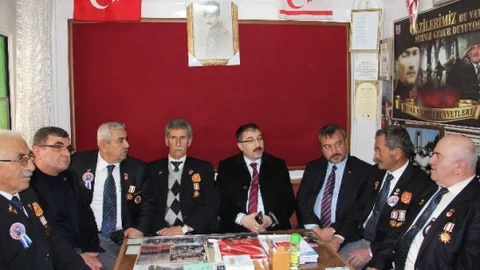 AK Parti'den Muharip Gaziler Ve Şehit Aileleri Derneğine Ziyaret