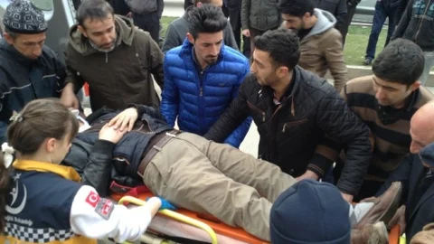 Minibüse Çarptı Motosiklet Sürücüsü Ağır Yaralandı