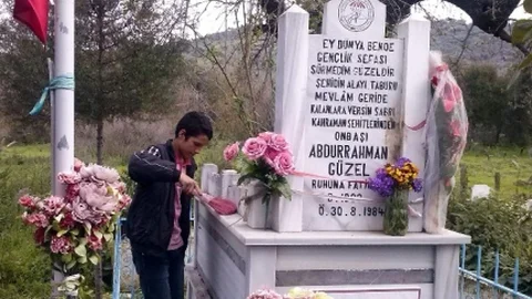 Koçarlılı Öğrencilerden Şehidin Mezarına Anlamlı Ziyaret