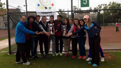 Adü Bayan Ve Erkek Tenis Takımının Başarısı Sevindirdi