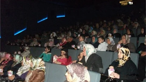 Yetim Çocuklar Anneleri İle Sinema Keyfi Yaşadı