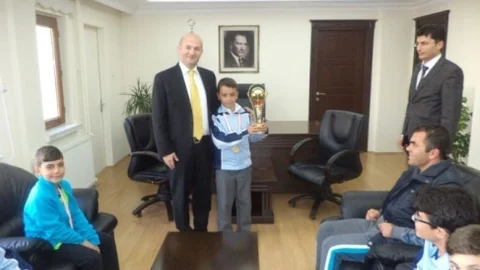 Şampiyonlar'dan Kaymakam Küçük'e Ziyaret