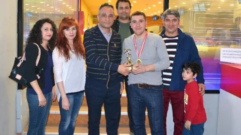 Piazza'daki Bowling Turnuvasında Eğitimciler Yarıştı