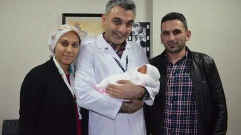 Çift Rahimli Kadının Bebek Sevinci