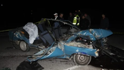 Köpekten Kaçan Otomobilin Üzerine Uçtuğu Araç Damat İle Kaynanaya Mezar Oldu