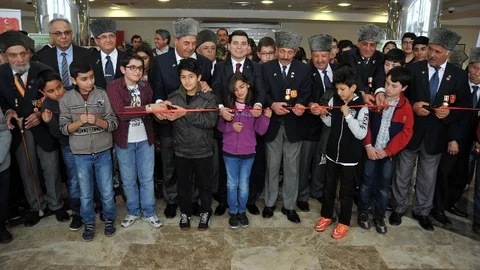 Serginin Açılışını Dedeler İle Torunlar Yaptı