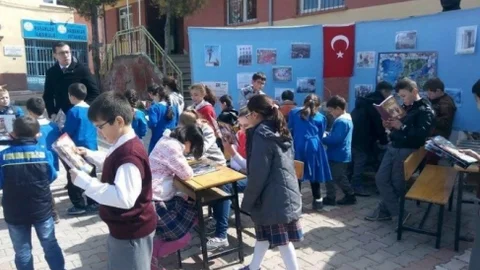 Okul Bahçesine Çanakkale Kütüphanesi