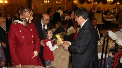 Trabzon'da Çanakkale Zaferi'nin 100. Yıldönümü Dolayısıyla Şehit Aileleri Ve Gazilere Yemek Verildi