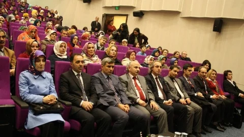 Trabzon'da ‘Çanakkale Şiirlerinin Hikayesi' Programı Düzenlendi