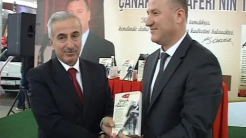 AVM'de Yörük Ali Efe Kitapı'nın İmza Günü Düzenlendi