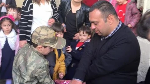 Ak Partili Baran Şehitler Gününde Çocukları Sevindirdi