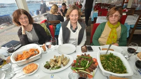 Foça Zeytindalı İsviçreli Konuğunu Misafir Etti