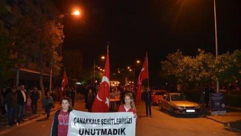 Selçuklular Çanakkale Şehitleri İçin Fener Alayında Birleşti