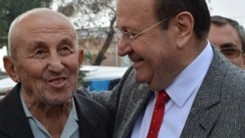 Başkan Özakcan;” Yaşlılarımız Başımızın Tacıdır”