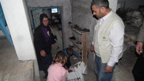 İHH Mültecileri Gıda Ve Un Yardımında Bulundu