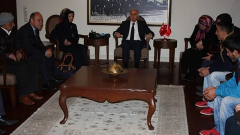 Hayırsever İş Adamından Şehit Eşi Ve Kazada Ailesini Kaybeden 3 Kardeşe Daire