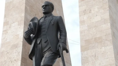 Atatürk Didim'de 9 Aydır Kolundan Telle Bağlı