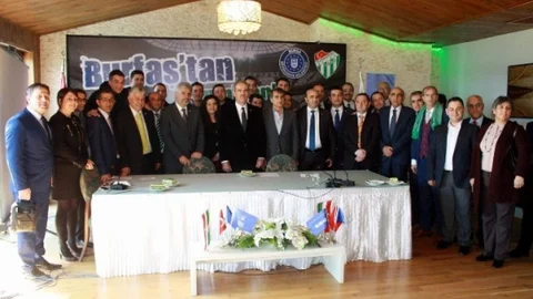 Burfaş'tan Timsaha Pasta Desteği