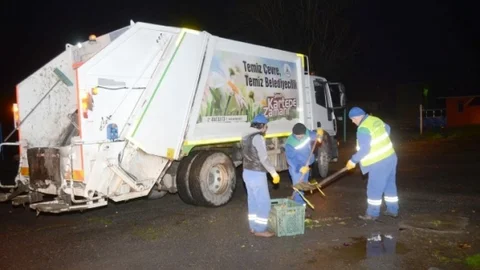 Kartepe'de Pazar Yerleri Temizlendi