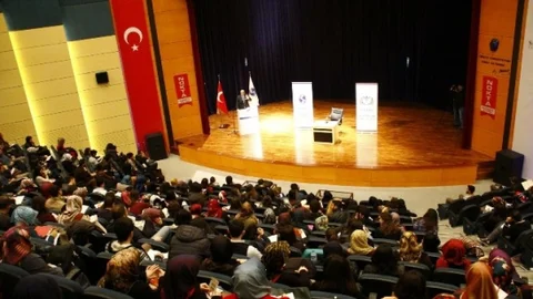 ‘Türk Modernleşmesi' İsimli Konferans Saü'de Gerçekleştirildi