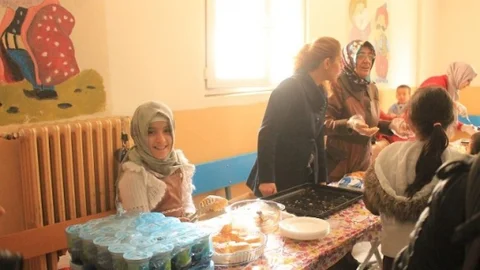 Minik Öğrencilerden Yetim Öğrenciler Yararına Kermes