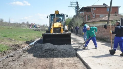 Kartepe'de Üst Yapı İyileştirmeleri Sürüyor
