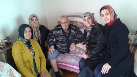 Kula'da Ak Kadınlar Ziyaretlerine Devam Ediyor