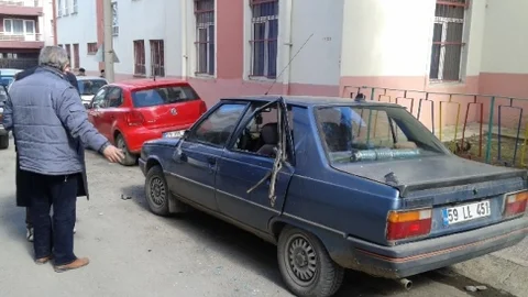 Traktörün İlaç Pompası Aracın İçine Girdi