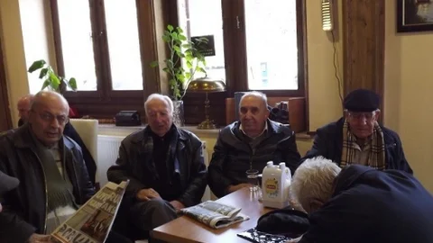 88 Yaşındaki Karikatür Ustası Hala Çizmeye Devam Ediyor