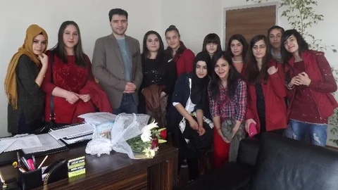 Öğrencilerden Hastalara Karanfil