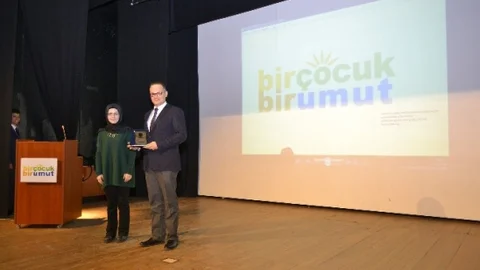 İhlas Koleji'ne Sosyal Sorumluluk Plaketi