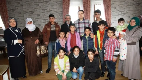 Vali Işın Yaşlıları Evinde Ağırladı