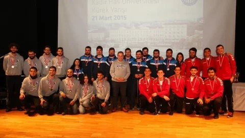 Haliç'te Kürek Yarışlarının Galibi Kadir Has Üniversitesi