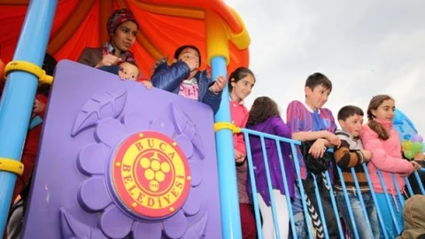 Buca'da Engelli Temalı Park Bahar Havasında Açıldı