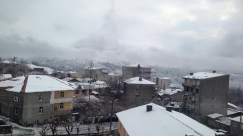 Kar Yağışı Kulp İlçesini Beyaz Örtüye Bürüdü