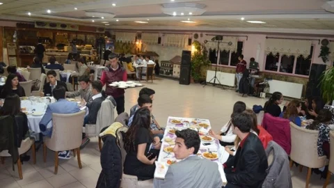 Kula'da Öğrenciler Moral Yemeğinde Buluştu