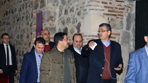 Güvenç Manisa'da Tarihi Bedesteni İnceledi