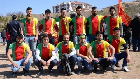 Eskişehir'de Nevruz Ateşi ''Barış'' Mesajlarıyla Yakıldı