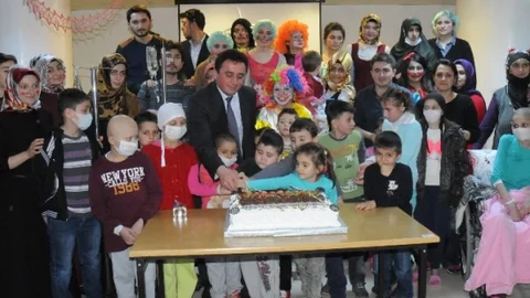 Eğitim Fakültesi Öğrencileri Lösemili Çocuklarla Buluştu