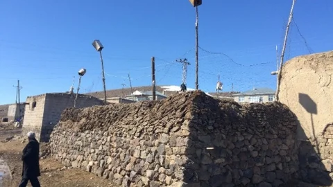 Mahallelilerin İlginç Kurt Savar Yöntemi