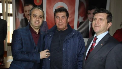 İnegöl'de AK Parti'ye Üye Olan 50 Kişiye Rozet Takıldı